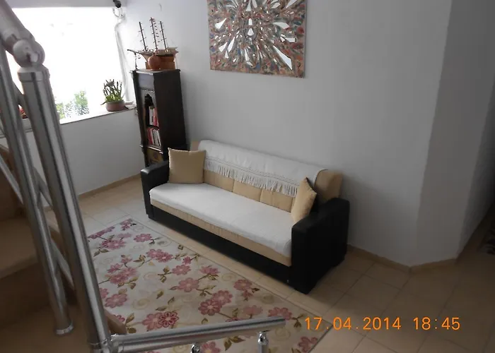 לינה וארוחת בוקר Kale 2*